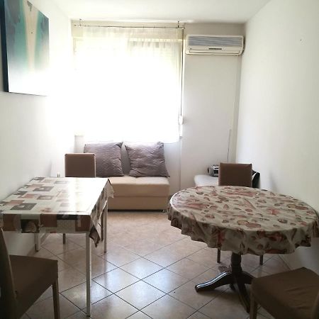Nice And Cozy Two Single Bed Room Split Exterior foto