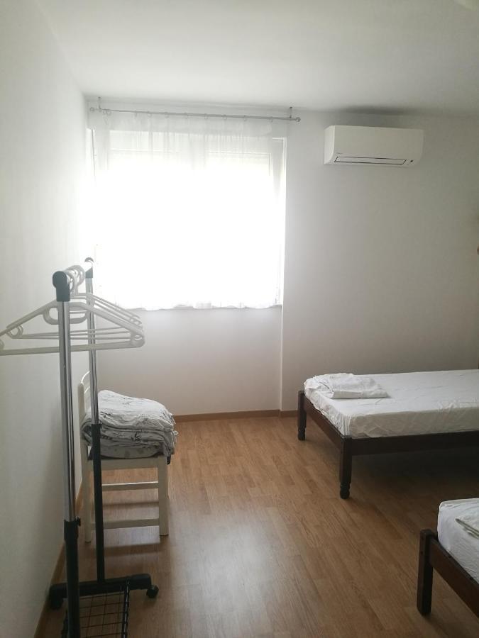 Nice And Cozy Two Single Bed Room Split Exterior foto