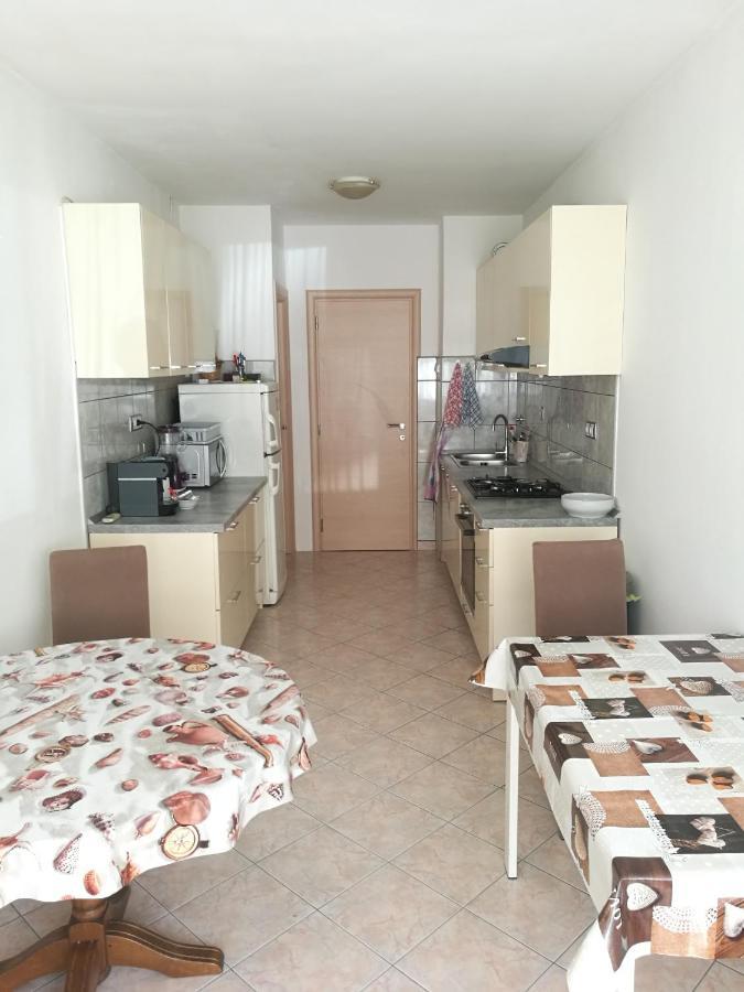Nice And Cozy Two Single Bed Room Split Exterior foto