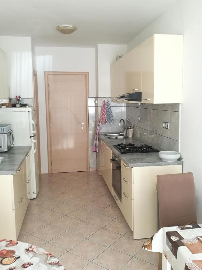 Nice And Cozy Two Single Bed Room Split Exterior foto