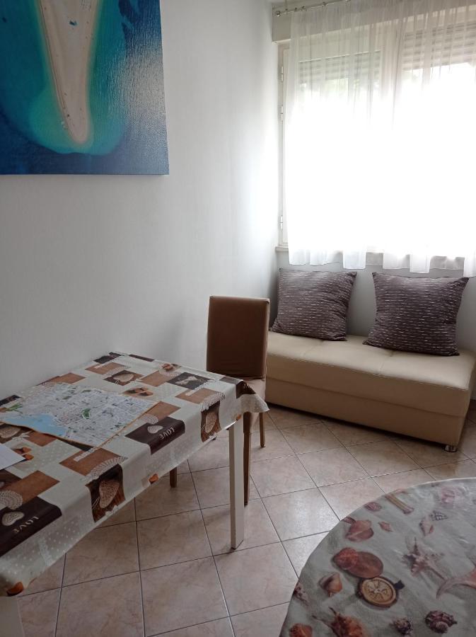 Nice And Cozy Two Single Bed Room Split Exterior foto