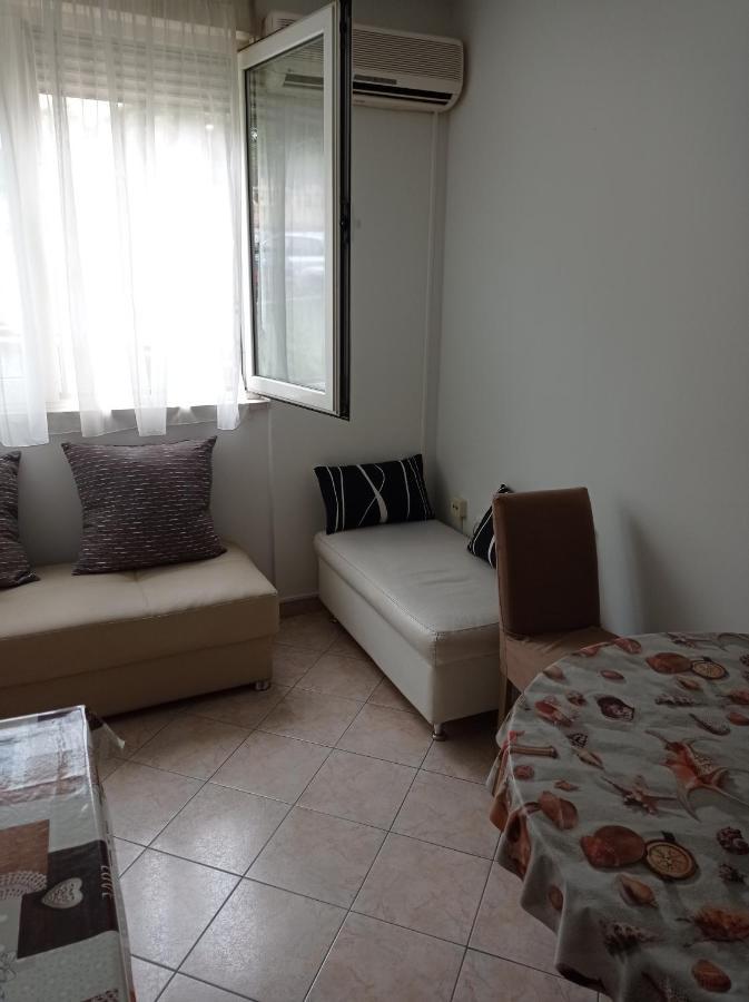 Nice And Cozy Two Single Bed Room Split Exterior foto
