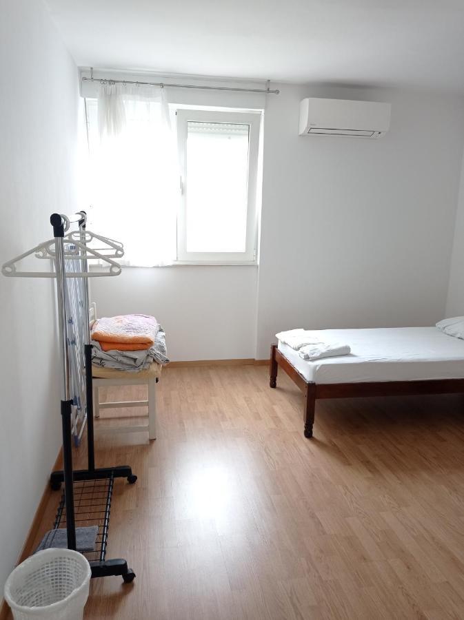 Nice And Cozy Two Single Bed Room Split Exterior foto